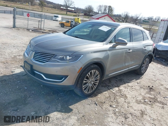 2016 Lincoln MKX Reserve with VIN 2LMTJ8LR0GBL53544, listed as a IAAI auction lot 41729454 with 92,068 mi miles. Bid and sale history available at carsss.com. Image 17.