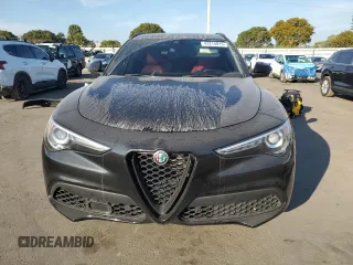 2022 Alfa Romeo Stelvio Sprint z VIN ZASPAKAN7N7D41824, wystawiony jako Copart lot #43214015 z przebiegiem 62 232 mil mil oraz Szkody całkowita. Historia ofert i sprzedaży dostępna na DreamBid. Obrazek 5.