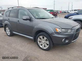 2011 Mitsubishi Outlander SE with VIN JA4AS3AW4BU023760, listed as a IAAI auction lot 42116273 with 147,731 mi miles. Bid and sale history available at carsss.com. Image 1.