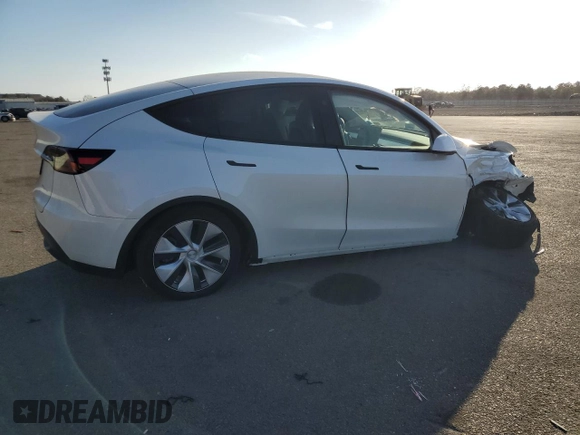 2024 Tesla Model Y Long Range with VIN 7SAYGDEE1RF036260, listed as a Copart auction lot 78805764 with 7,850 mi miles and Non repairable. Bid and sale history available at DreamBid. Image 3.