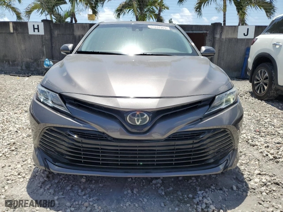 2020 Toyota Camry LE with VIN 4T1C11AK9LU370825, listed as a Copart auction lot 52032905 with 89,943 mi miles and Clean Title. Bid and sale history available at carsss.com. Image 5.