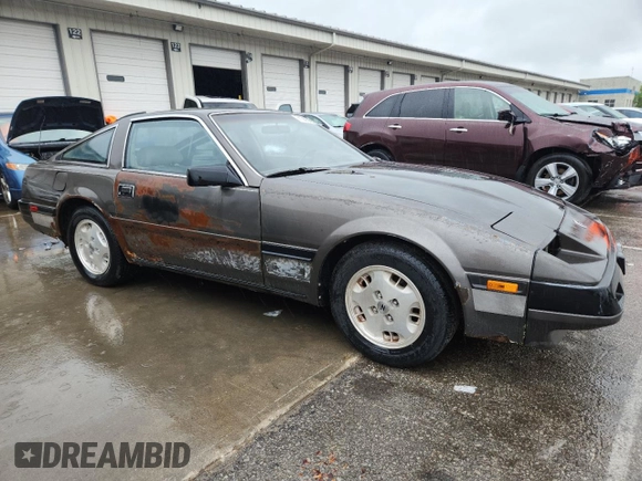 1984 Nissan 300ZX z VIN JN1HZ14S4EX005200, wystawiony jako Copart lot #61509385 z przebiegiem 190 583 mil mil oraz Czysty tytuł • Clean title. Historia ofert i sprzedaży dostępna na DreamBid. Obrazek 4.