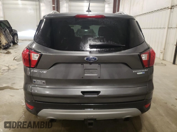 2019 Ford Escape Titanium z VIN 1FMCU9J93KUC54523, wystawiony jako Copart lot #53613665 z przebiegiem 140 895 mil mil oraz Szkoda całkowita • Salvage title. Historia ofert i sprzedaży dostępna na DreamBid. Obrazek 6.