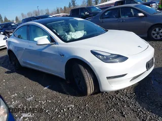 2020 Tesla Model 3 Long Range z VIN 5YJ3E1EB8LF795920, wystawiony jako IAAI lot #41366750 z przebiegiem 57 183 mil mil oraz . Historia ofert i sprzedaży dostępna na DreamBid. Obrazek 1.