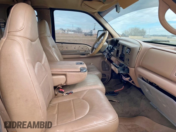 1999 Ford F-250 XL with VIN 1FTNX21F3XEA60268, listed as a Copart auction lot 57728745 with 288,983 mi miles and Clean title. Bid and sale history available at DreamBid. Image 5.