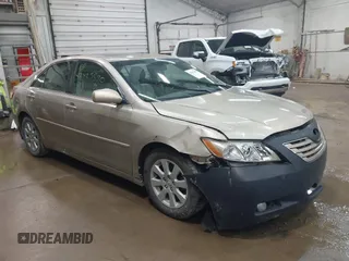 2008 Toyota Camry LE z VIN 4T1BE46K58U732263, wystawiony jako IAAI lot #42423590 z przebiegiem 162 109 mil mil oraz . Historia ofert i sprzedaży dostępna na DreamBid. Obrazek 1.