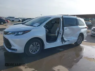 2024 Toyota Sienna XLE with VIN 5TDYRKEC7RS222844, listed as a IAAI auction lot 41424230 with 2,456 mi miles. Bid and sale history available at carsss.com. Image 6.
