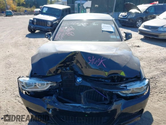 2018 BMW 3 Series 330i xDrive z VIN WBA8D9C5XJEM33068, wystawiony jako IAAI lot #40640558 z przebiegiem 53 556 mil mil oraz . Historia ofert i sprzedaży dostępna na DreamBid. Obrazek 12.