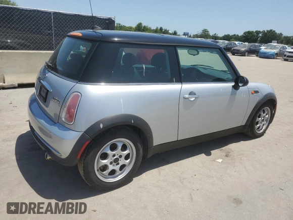 2005 MINI Hardtop z VIN WMWRC33555TJ70669, wystawiony jako Copart lot #57125935 z przebiegiem 100 228 mil mil oraz Czysty tytuł • Clean title. Historia ofert i sprzedaży dostępna na DreamBid. Obrazek 3.