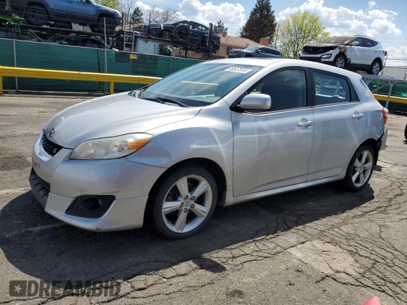 2009 Toyota Matrix S z VIN 2T1KE40E79C016082, wystawiony jako Copart lot #48547515 z przebiegiem 169 592 mil mil oraz Szkoda całkowita • Salvage title. Historia ofert i sprzedaży dostępna na DreamBid. Obrazek 1.