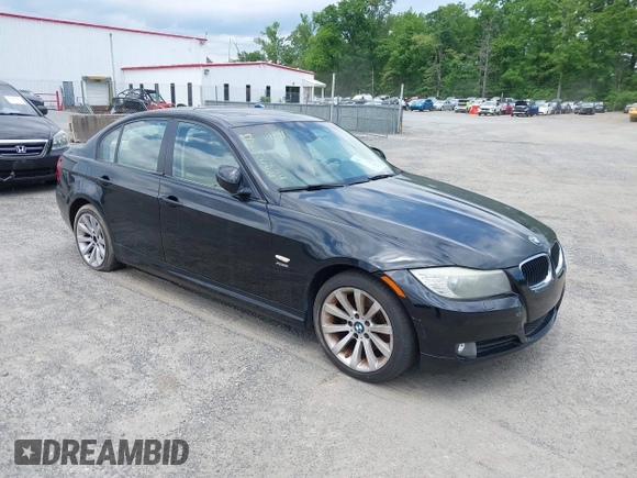 2011 BMW 3 Series 328i xDrive z VIN WBAPK7C56BA972088, wystawiony jako IAAI lot #42123166 z przebiegiem Nie podano mil oraz . Historia ofert i sprzedaży dostępna na DreamBid. Obrazek 1.