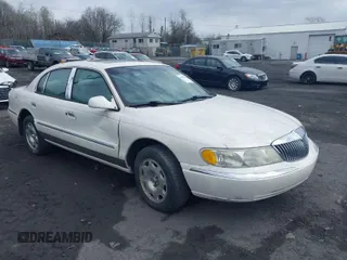1998 Lincoln Continental with VIN 1LNFM97V2WY738814, listed as a IAAI auction lot 41992844 with 147,066 mi miles. Bid and sale history available at carsss.com. Image 1.