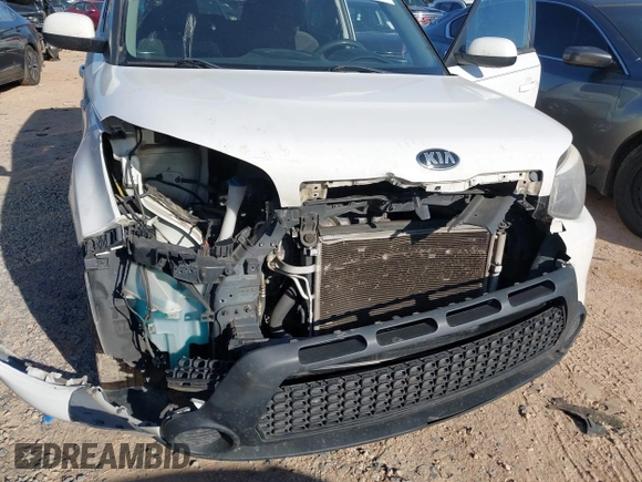 2014 Kia Soul with VIN KNDJN2A28E7022716, listed as a IAAI auction lot 41487053 with 226,757 mi miles. Bid and sale history available at carsss.com. Image 6.