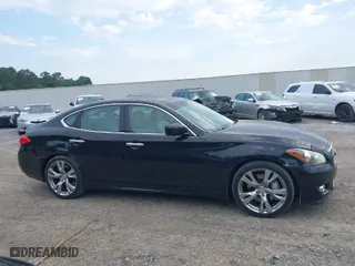 2013 Infiniti M37 with VIN JN1BY1APXDM510005, listed as a IAAI auction lot 39493110 with 202,486 mi miles. Bid and sale history available at carsss.com. Image 6.