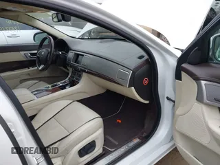2015 Jaguar XF V6 Portfolio with VIN SAJWJ0FF2F8U59934, listed as a IAAI auction lot 41558305 with 120,219 mi miles. Bid and sale history available at carsss.com. Image 5.