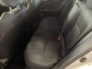 2020 Toyota Prius L Eco z VIN JTDKARFU2L3107977, wystawiony jako IAAI lot #42571708 z przebiegiem 204 781 mil mil oraz . Historia ofert i sprzedaży dostępna na DreamBid. Obrazek 2.