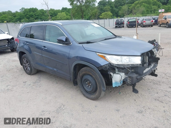 2018 Toyota Highlander SE z VIN 5TDJZRFHXJS879100, wystawiony jako IAAI lot #42461433 z przebiegiem 118 286 mil mil oraz . Historia ofert i sprzedaży dostępna na DreamBid. Obrazek 1.