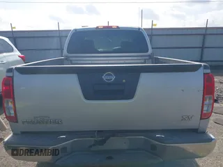 2015 Nissan Frontier S z VIN 1N6BD0CT7FN716390, wystawiony jako IAAI lot #42519222 z przebiegiem 175 588 mil mil oraz . Historia ofert i sprzedaży dostępna na DreamBid. Obrazek 16.