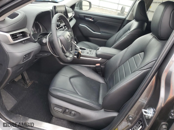 2024 Toyota Highlander LE with VIN 5TDKDRBH1RS536292, listed as a Copart auction lot 47497415 with 9,521 mi miles and Salvage Title. Bid and sale history available at carsss.com. Image 7.