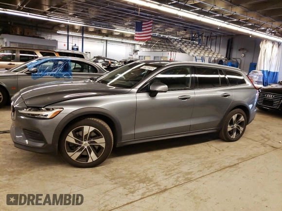 2020 Volvo V60 z VIN YV4102WK1L1035022, wystawiony jako Copart lot #59214433 z przebiegiem 41 211 mil mil oraz . Historia ofert i sprzedaży dostępna na DreamBid. Obrazek 1.