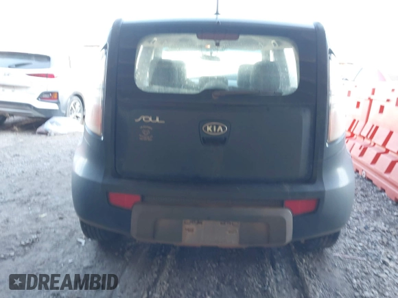 2011 Kia Soul with VIN KNDJT2A17B7733770, listed as a IAAI auction lot 41250008 with 182,515 mi miles. Bid and sale history available at carsss.com. Image 16.