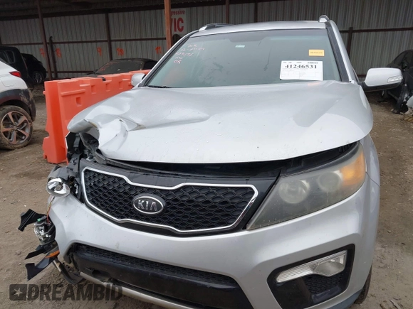 2011 Kia Sorento SX with VIN 5XYKW4A26BG098494, listed as a IAAI auction lot 41246531 with 200,901 mi miles. Bid and sale history available at carsss.com. Image 13.