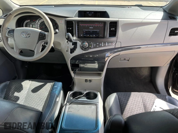 2014 Toyota Sienna SE with VIN 5TDXK3DC3ES441544, listed as a Copart auction lot 50452775 with 230,704 mi miles and Clean Title. Bid and sale history available at DreamBid. Image 9.