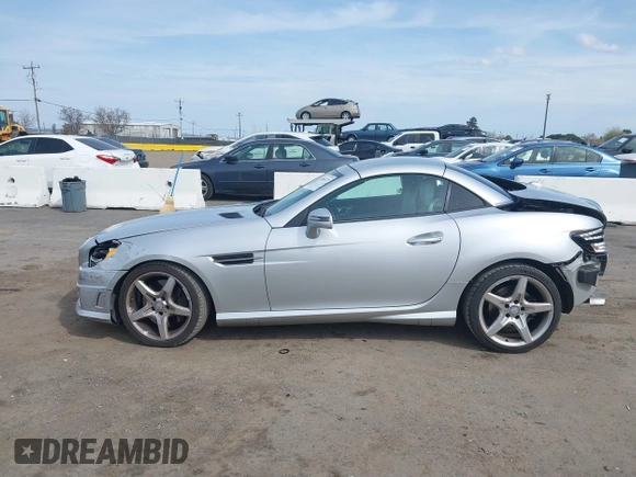 2013 Mercedes-Benz SLK 250 с VIN WDDPK4HA3DF054317, выставлен на аукционе IAAI как лот 41846772 с пробегом 90 811 миль миль и . История ставок и продаж доступна на DreamBid. Изображение 14.