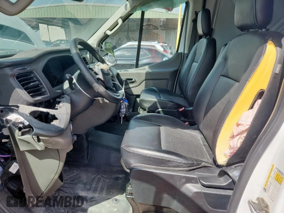 2023 Ford Transit Cargo z VIN 1FTBW3X86PKB92141, wystawiony jako Copart lot #61038085 z przebiegiem 45 032 mil mil oraz Czysty tytuł • Clean title. Historia ofert i sprzedaży dostępna na DreamBid. Obrazek 7.