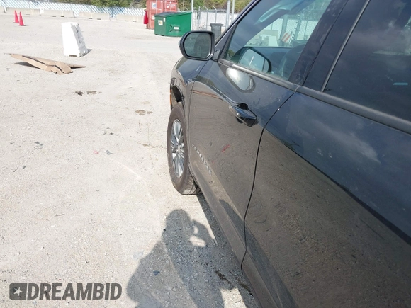 2025 Chevrolet Traverse FWD LT with VIN 1GNERGRSXSJ138318, listed as a IAAI auction lot 42209519 with 8,174 mi miles and . Bid and sale history available at DreamBid. Image 12.