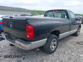 2007 Dodge 1500 ST z VIN 1D7HA16227J564919, wystawiony jako IAAI lot #42250566 z przebiegiem 100 515 mil mil oraz . Historia ofert i sprzedaży dostępna na DreamBid. Obrazek 4.