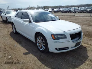 2013 Chrysler 300 S Glacier z VIN 2C3CCAGG1DH739509, wystawiony jako IAAI lot #42016876 z przebiegiem 227 015 mil mil oraz . Historia ofert i sprzedaży dostępna na DreamBid. Obrazek 1.