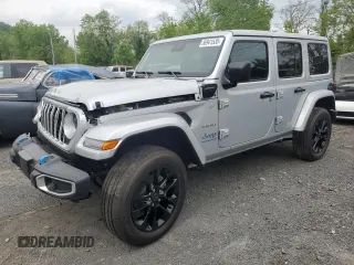 2024 Jeep Wrangler Sahara z VIN 1C4RJXP65RW217500, wystawiony jako Copart lot #56941535 z przebiegiem 687 mil mil oraz Szkoda całkowita • Salvage title. Historia ofert i sprzedaży dostępna na DreamBid. Obrazek 1.
