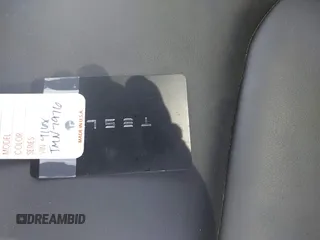 2023 Tesla Model Y Long Range z VIN 7SAYGDEE6PA169168, wystawiony jako IAAI lot #42050428 z przebiegiem 26 731 mil mil oraz . Historia ofert i sprzedaży dostępna na DreamBid. Obrazek 11.
