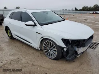 2019 Audi e-tron Prestige with VIN WA1VAAGE7KB024839, listed as a Copart auction lot 38277753 with 35,418 mi miles. Bid and sale history available at carsss.com. Image 4.
