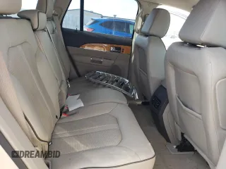 2015 Lincoln MKX z VIN 2LMDJ6JK2FBL31994, wystawiony jako Copart lot #88520725 z przebiegiem 88 022 mil mil oraz Szkoda całkowita • Salvage title. Historia ofert i sprzedaży dostępna na DreamBid. Obrazek 10.