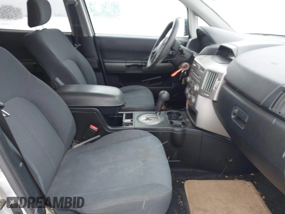 2005 Mitsubishi Endeavor LS with VIN 4A4MN21S95E048601, listed as a IAAI auction lot 41610976 with 126,464 mi miles. Bid and sale history available at carsss.com. Image 5.