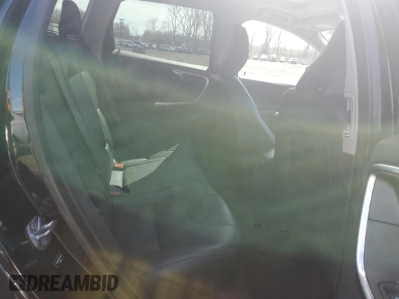2015 Volvo XC60 T5 z VIN YV4612RK4F2706213, wystawiony jako Copart lot #49280915 z przebiegiem 124 410 mil mil oraz Szkoda całkowita • Salvage title. Historia ofert i sprzedaży dostępna na DreamBid. Obrazek 10.
