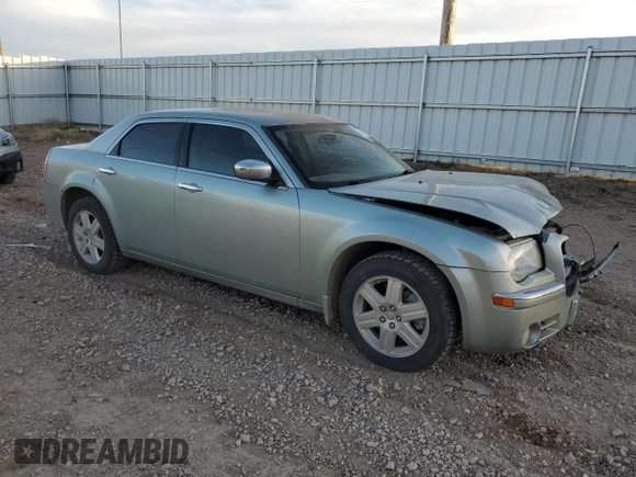 2006 Chrysler 300 C with VIN 2C3LK63H56H375581, listed as a Copart auction lot 81982794 with 104,915 mi miles and Clean Title. Bid and sale history available at carsss.com. Image 4.