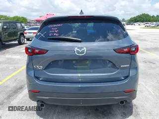 2024 Mazda CX-5 S Carbon Edition z VIN JM3KFBCLXR0521353, wystawiony jako IAAI lot #42351444 z przebiegiem 17 270 mil mil oraz . Historia ofert i sprzedaży dostępna na DreamBid. Obrazek 16.