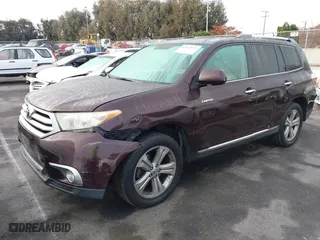 2011 Toyota Highlander Limited with VIN 5TDYK3EH2BS024104, listed as a IAAI auction lot 40974692 with 438,182 mi miles. Bid and sale history available at carsss.com. Image 2.