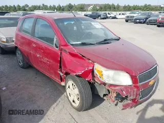 2011 Chevrolet Aveo 2LT z VIN KL1TG6DE7BB216024, wystawiony jako IAAI lot #40620954 z przebiegiem 277 733 mil mil oraz . Historia ofert i sprzedaży dostępna na DreamBid. Obrazek 1.