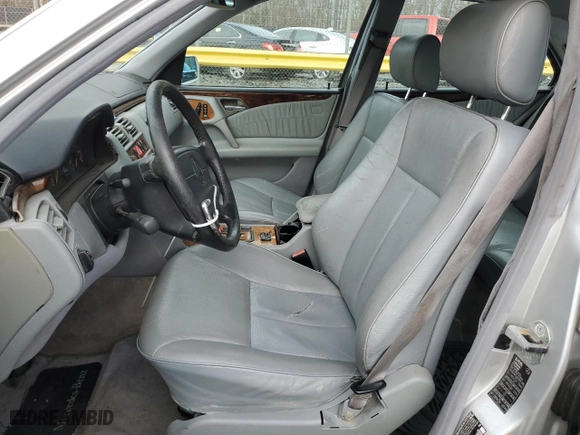 1999 Mercedes-Benz E-Class with VIN WDBJF65H0XA904616, listed as a Copart auction lot 43578035 with 140,112 mi miles and Salvage Title. Bid and sale history available at carsss.com. Image 7.