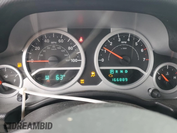 2008 Jeep Wrangler X z VIN 1J4FA24188L648342, wystawiony jako Copart lot #59883735 z przebiegiem 166 889 mil mil oraz Czysty tytuł • Clean title. Historia ofert i sprzedaży dostępna na DreamBid. Obrazek 9.