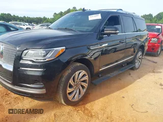 2023 Lincoln Navigator Reserve z VIN 5LMJJ2LGXPEL17392, wystawiony jako IAAI lot #42270603 z przebiegiem Nie podano mil oraz . Historia ofert i sprzedaży dostępna na DreamBid. Obrazek 2.