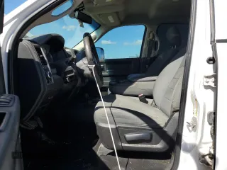 2018 Ram 2500 Tradesman с VIN 3C6UR5CL9JG184580, выставлен на аукционе Copart как лот 60193534 с пробегом 106 123 миль миль и Списание • Salvage title. История ставок и продаж доступна на DreamBid. Изображение 7.