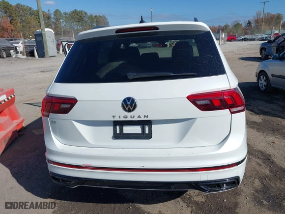 2022 Volkswagen Tiguan SE R-Line Black with VIN 3VVCB7AX8NM131565, listed as a IAAI auction lot 40769279 with 26,000 mi miles. Bid and sale history available at carsss.com. Image 17.