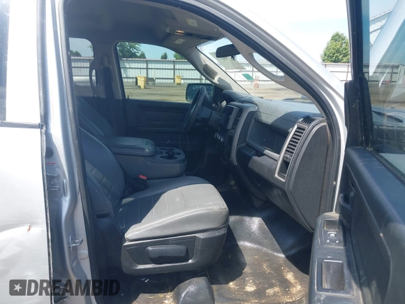 2017 Ram 1500 ST z VIN 1C6RR7FG9HS642427, wystawiony jako IAAI lot #42386533 z przebiegiem 101 290 mil mil oraz . Historia ofert i sprzedaży dostępna na DreamBid. Obrazek 5.