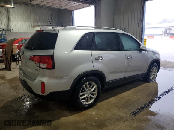 2015 Kia Sorento LX with VIN 5XYKTCA66FG633321, listed as a Copart auction lot 47757355 with 114,392 mi miles and Salvage Title. Bid and sale history available at DreamBid. Image 3.