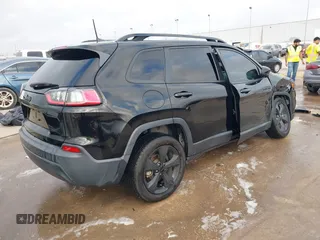2020 Jeep Cherokee Latitude Plus with VIN 1C4PJLLB8LD611093, listed as a IAAI auction lot 41498284 with 27,613 mi miles. Bid and sale history available at carsss.com. Image 4.